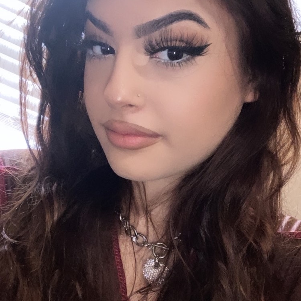 Meet your Posher, Larissa